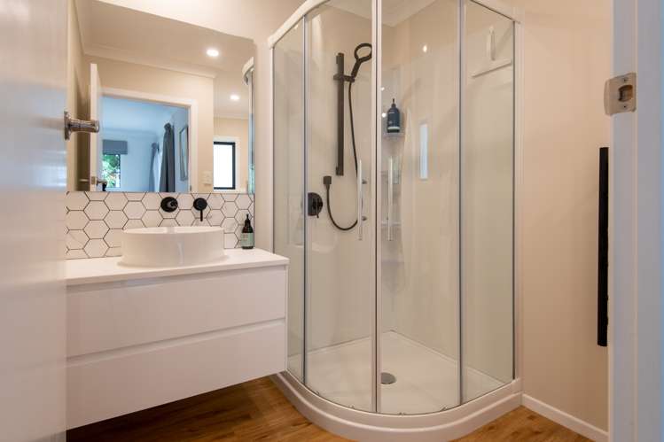 186 Holland Road Puketaha_12