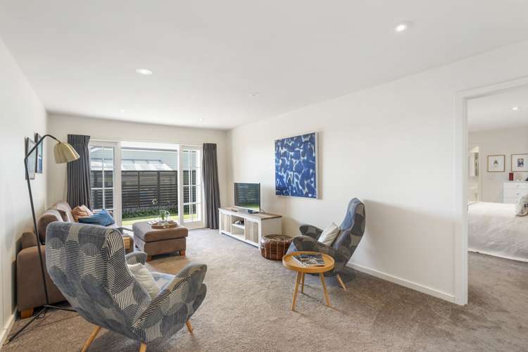 13b Summit Drive Mount Albert_16