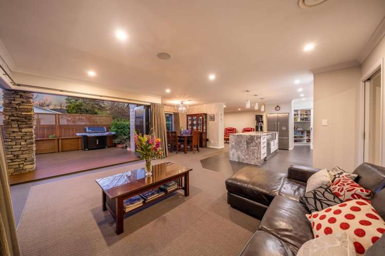 8 Benzie Avenue Wallaceville_13