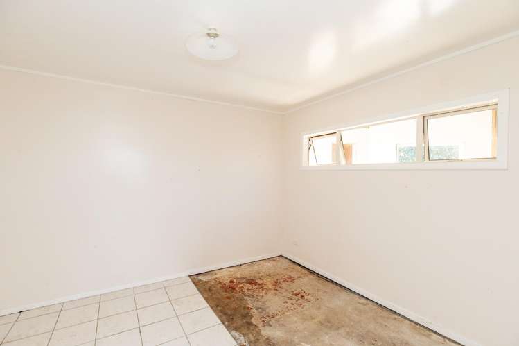 9 Front Miranda Road Waitakaruru_16