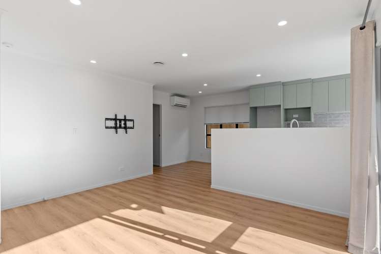 8a Coey Place Glen Eden_7