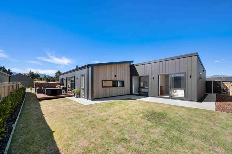 6 Moonstone Street Albert Town_16