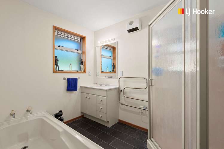 8 Benfell Street Green Island_9