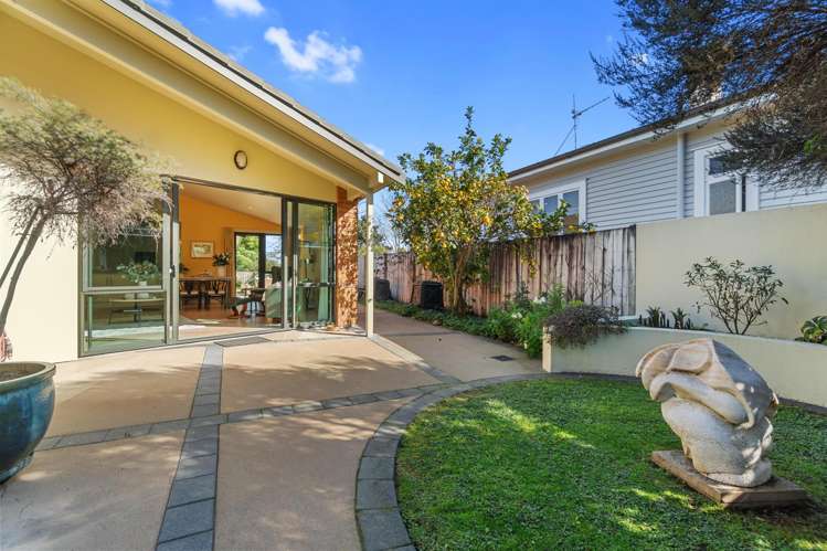 137 Grey Street Hamilton East_11