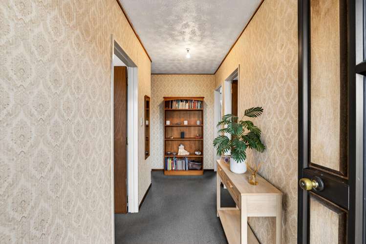 2A Read Crescent Clive_9