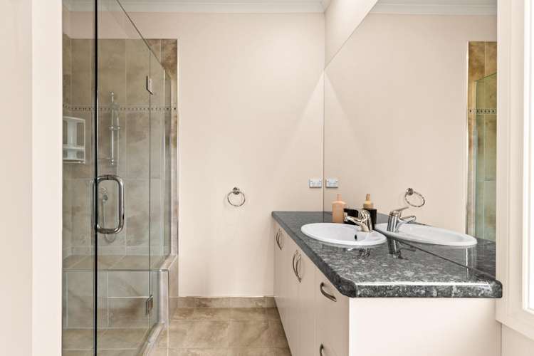 2 Delta Mews Place Clive_13