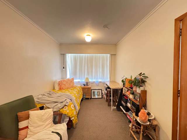 2 BEDROOMS IN MT ALBERT