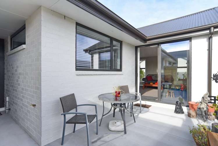 202/30 Bob Robertson Drive Woodend_14