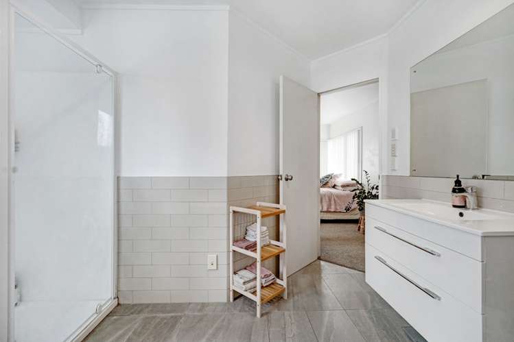 4 Tiroroa Avenue Te Atatu South_9