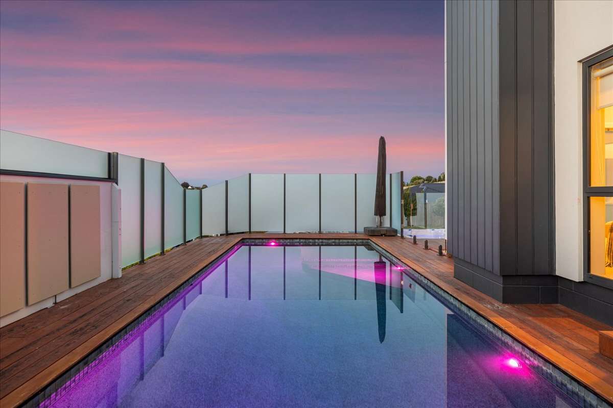 11 and 7 Kissling Terrace_5