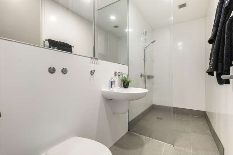 4b/2 Fisher-Point Drive Auckland Central_11