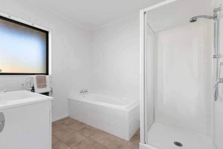 33 Belcoo Crescent East Tamaki_10