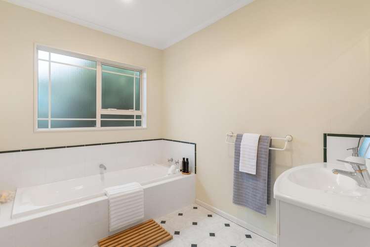 53 Willow Park Drive Opaki_17