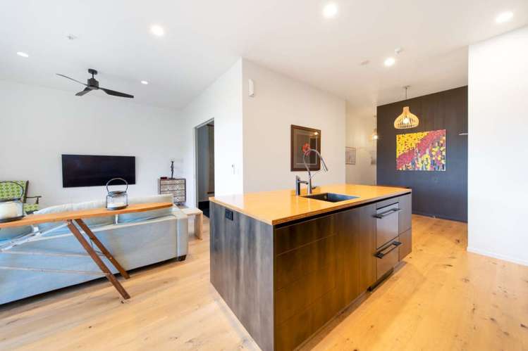 401/11 Oceans Resort / Marina Road 11634_5