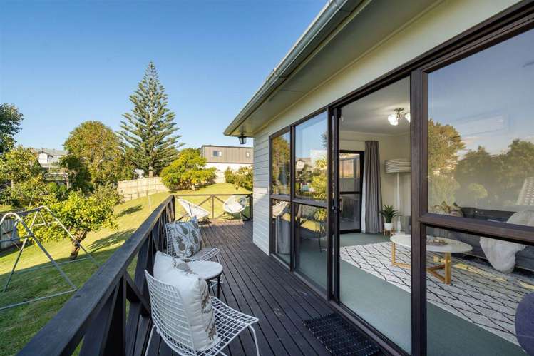 67 McLeod Road Te Atatu South_11
