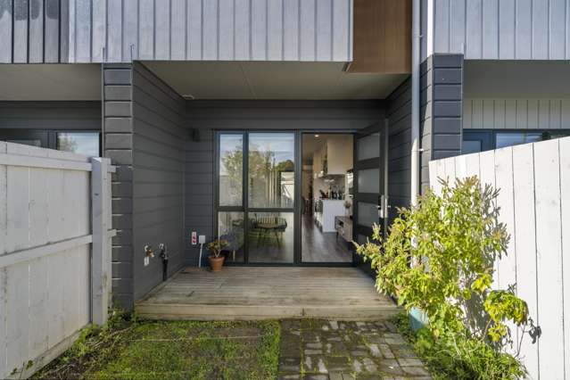 8/24 Tara Road Henderson_2