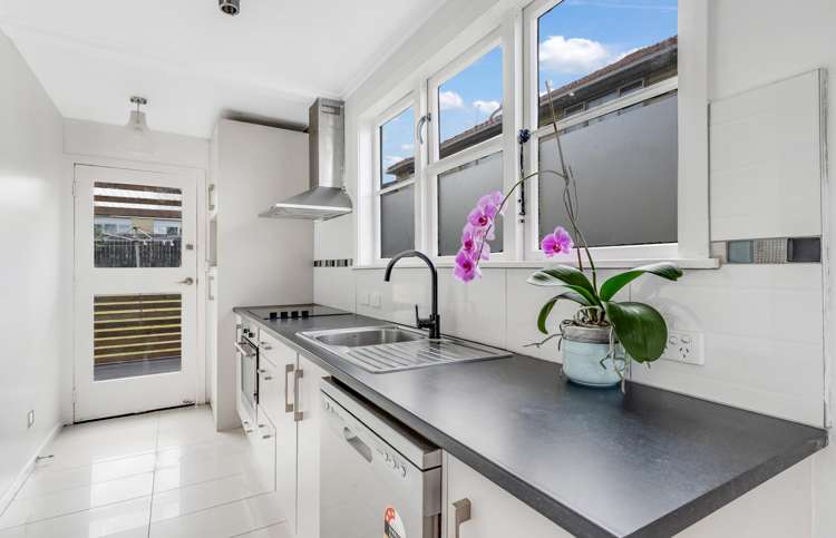 243 & 245 Great North Road Henderson_15