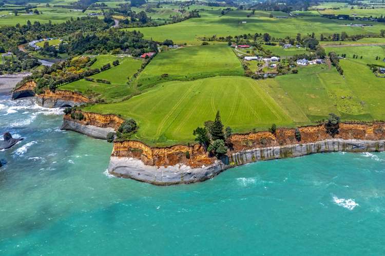 1119 Main North Road Onaero_13