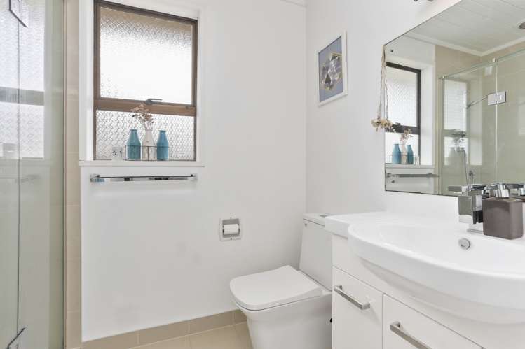 15a Lillian Place Orewa_13