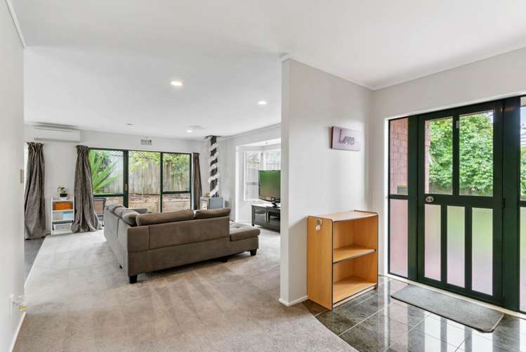 6 Skybird Place Glen Eden_10