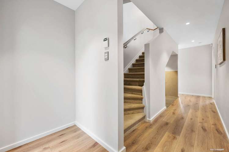 87 Bordeaux Parade Te Atatu South_14