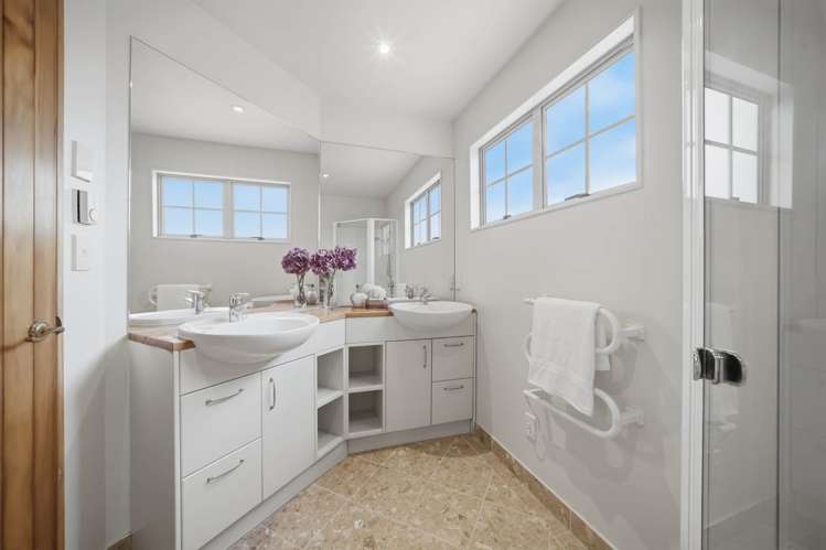 6 Rosella Place Murrays Bay_26