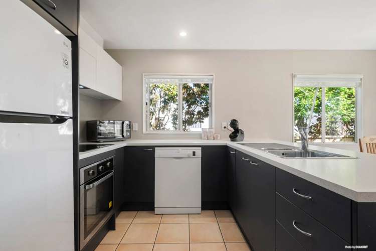 2/47 Fields Parade Oteha_4