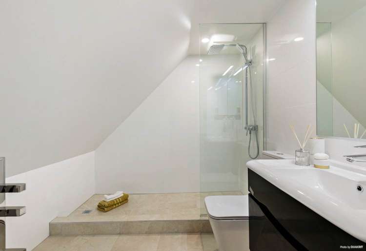 16A Eaton Road Hillsborough_11