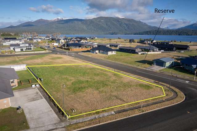 Lake Te Anau section - 1411sqm - with views