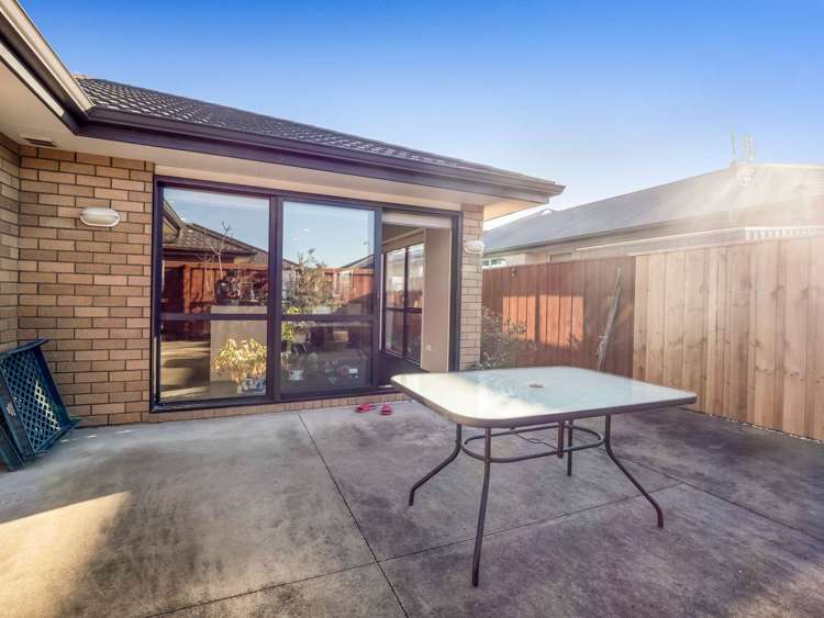 33 Faringdon Boulevard Rolleston_23