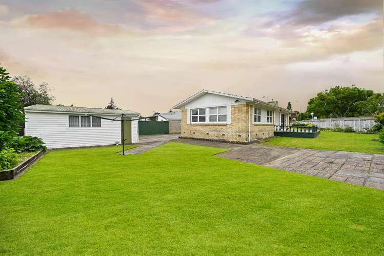 63 Resthill Crescent Glenview_15