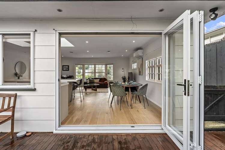 16 Pickwick Parade Mellons Bay_8