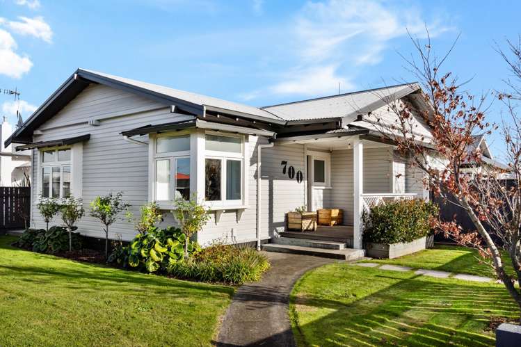 700 Queen Street West_0