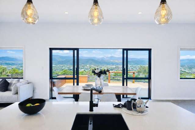 Captivating Views & Modern Living