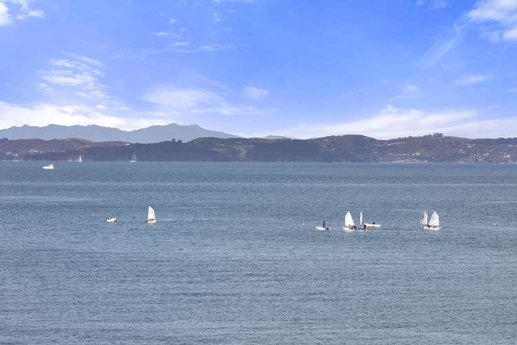 1 Marine Parade Piha_9