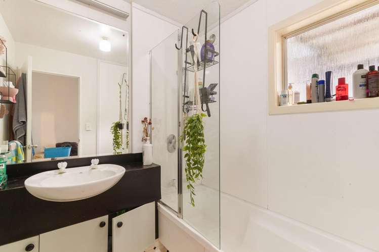 18 Greenstone Place Fernhill/Sunshine Bay_12