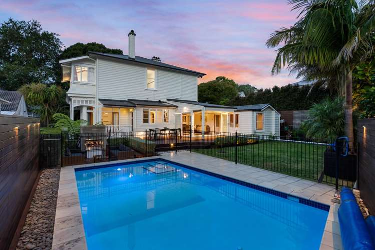 13 Golf Road Epsom_31