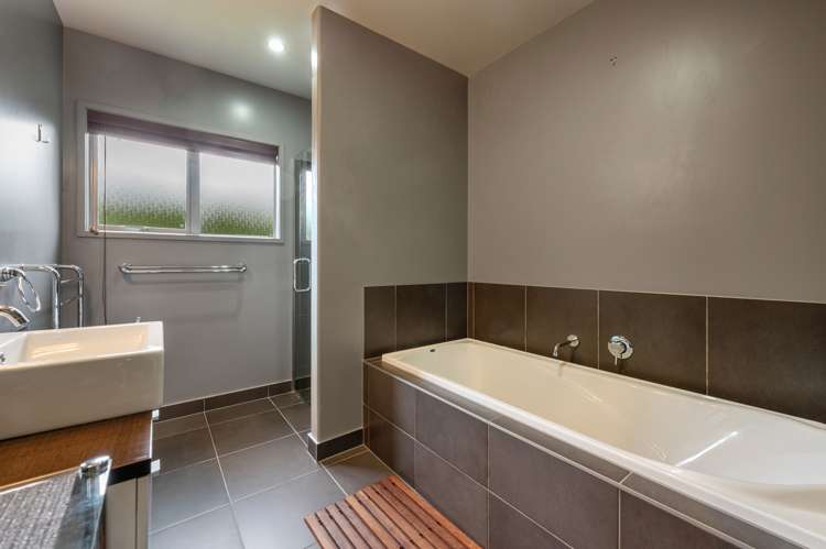 60 Montgomery Crescent Kinloch_21