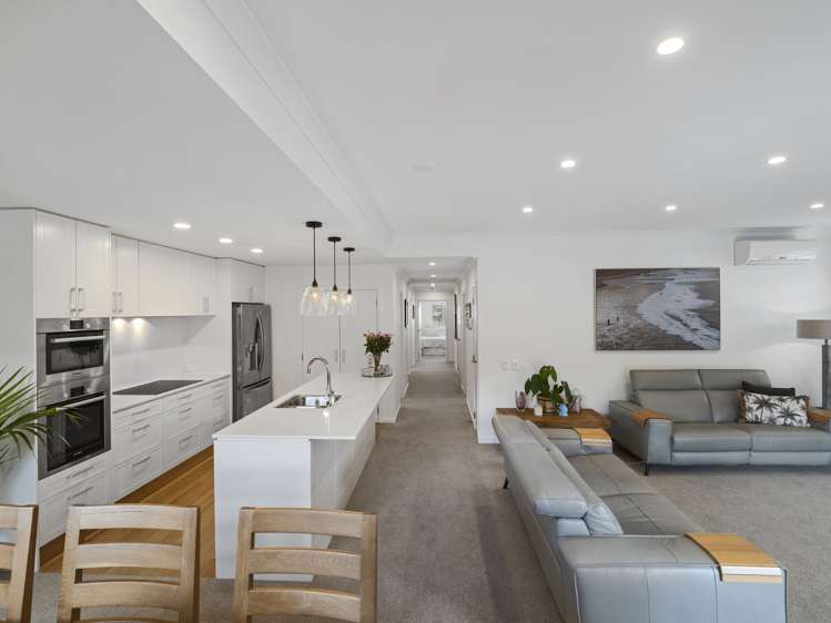 20 Eaves Bush Parade Orewa_11