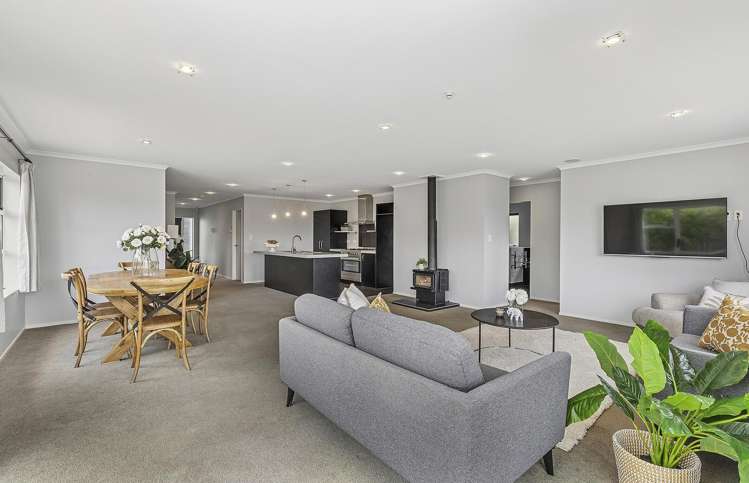 29 Paparoa Crescent Aotea_5