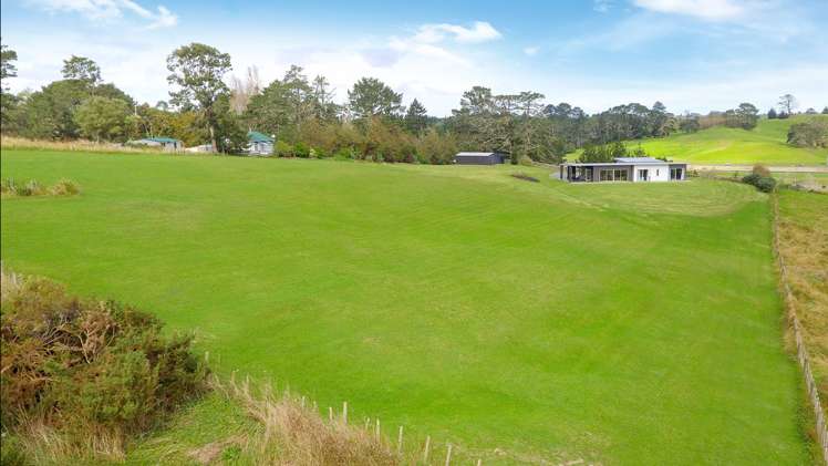 1513a East Coast Road Redvale_23