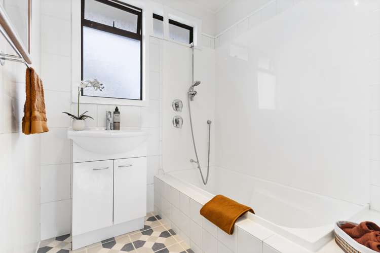 29 Crocombe Crescent Beach Haven_14