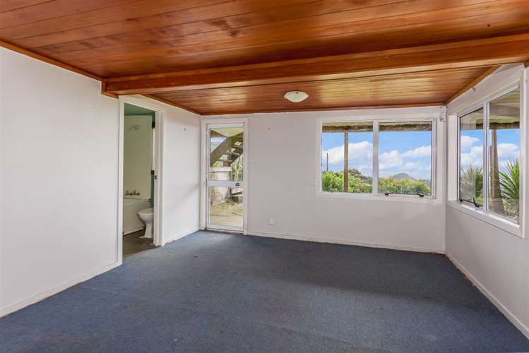 471 Scenic Drive Waiatarua_12