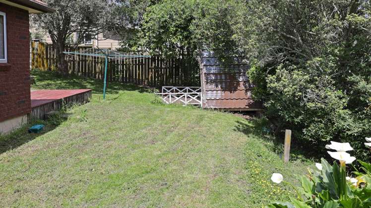 9 Leo Street Glen Eden_23