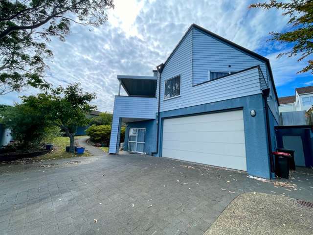 Stunning 5-Bedroom Family Home in St Johns, Au...