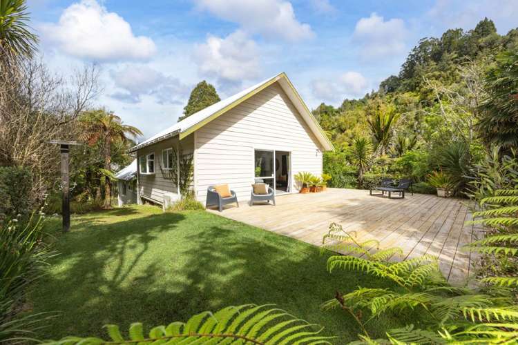 145 Woodlands Park Road Titirangi_17