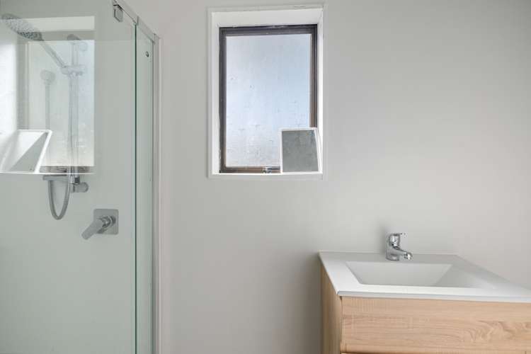 3 Clematis Grove Maungaraki_11