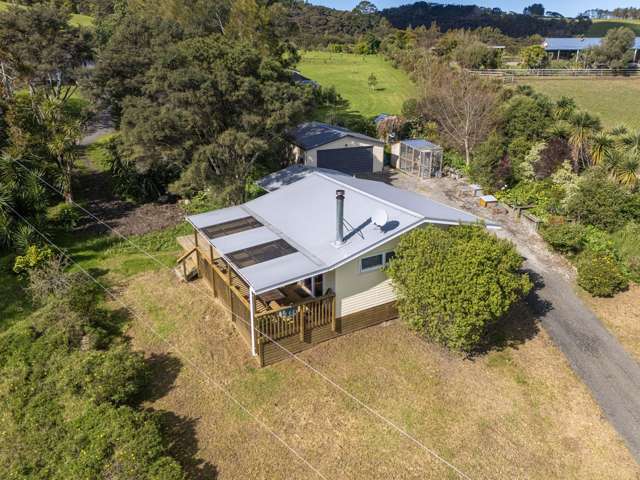 Private 2 Bed + Garage & Workroom - Helensville