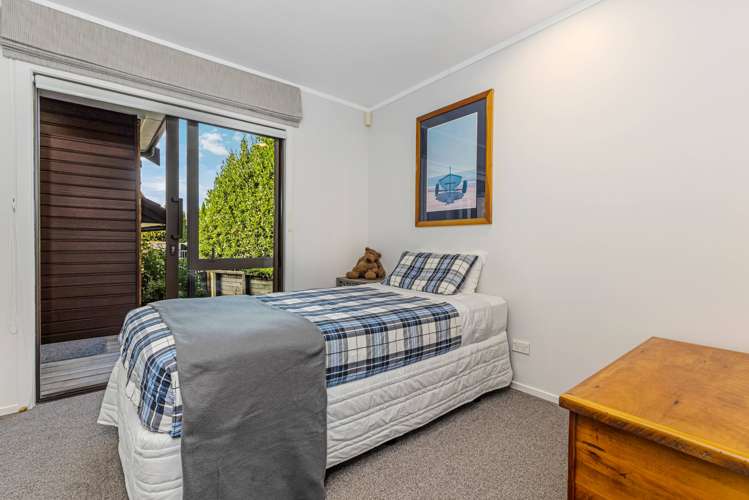 10 Coldham Crescent Saint Johns_17