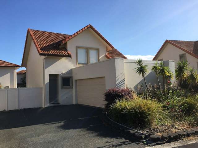 Spacious 3 Bedrooms 3 Bathrooms - OREWA